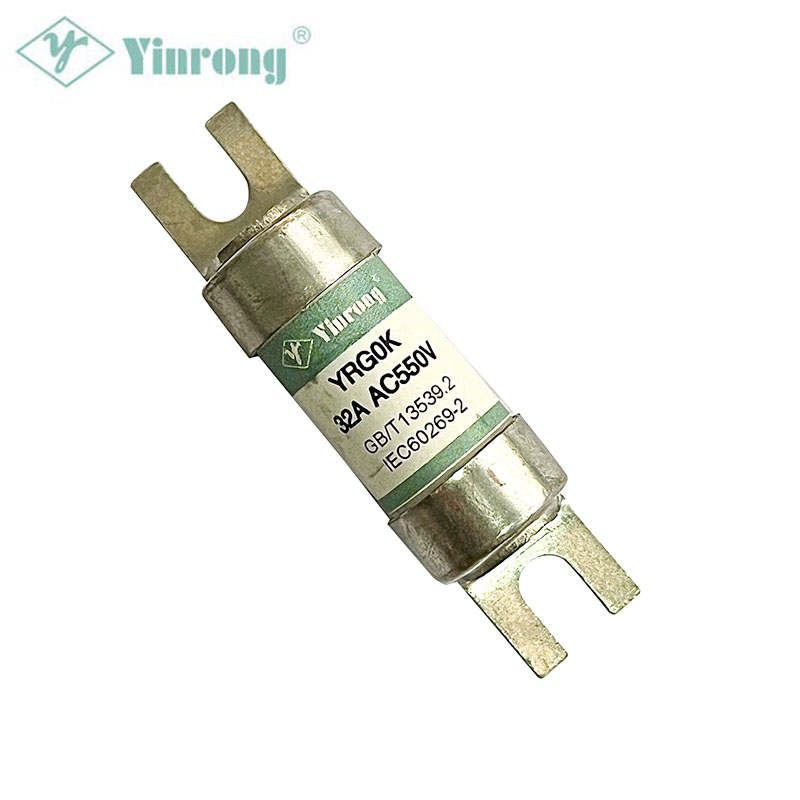 550 V 32 A YRG0K BS88 Fusibile con etichette con intaglio sfalsato